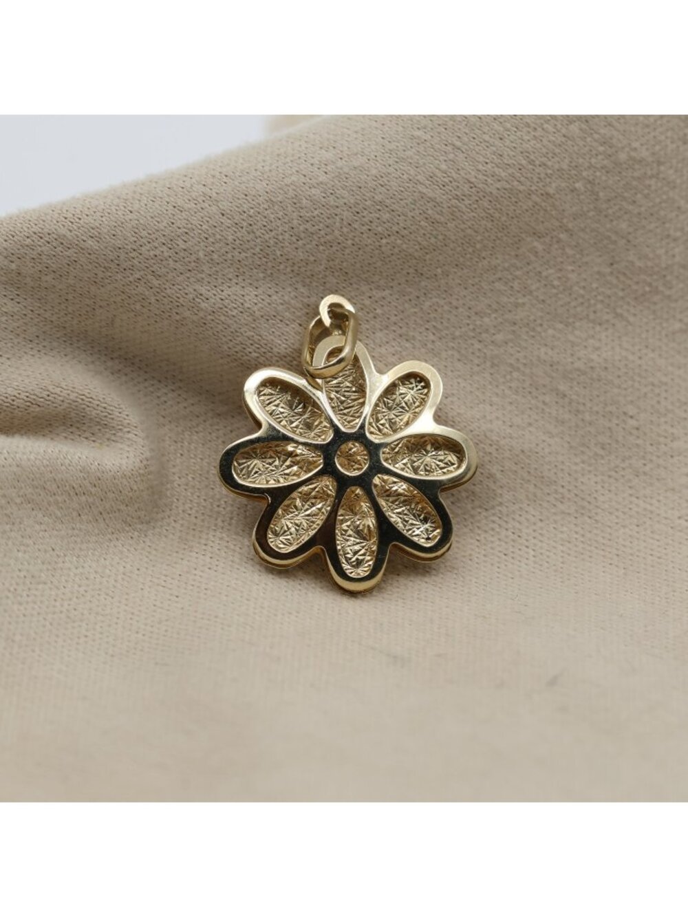 Unique 14K Karat Solid Yellow Gold Diamond Cut Floral Flower Petal Charm Pendant